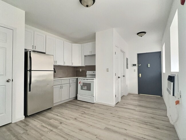 Photo - 677 Fairfield Ave Unit 204