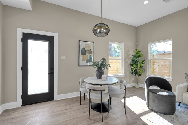 Photo - 2105 Esther Dr