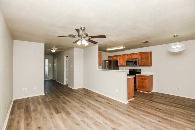 Photo - 1528 Pine Ln