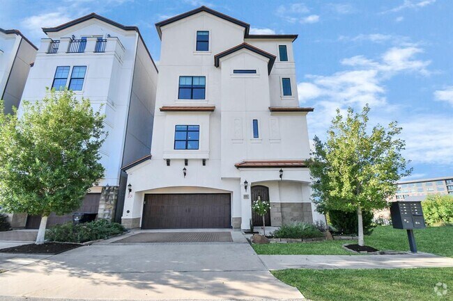Building Photo - 631 N Live Oak St Rental