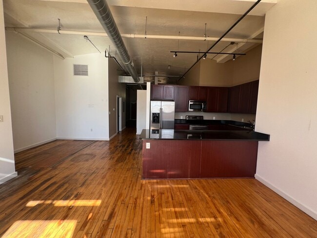 Photo - Large 1 Bedroom Loft with Balcony Available in Downtown St. Louis!