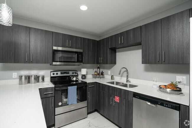 2BR, 2BA - 1,038SF -Kitchen - Monarch Apartments