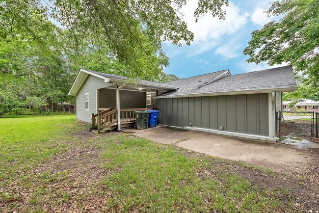 Photo - 128 Woods Dr