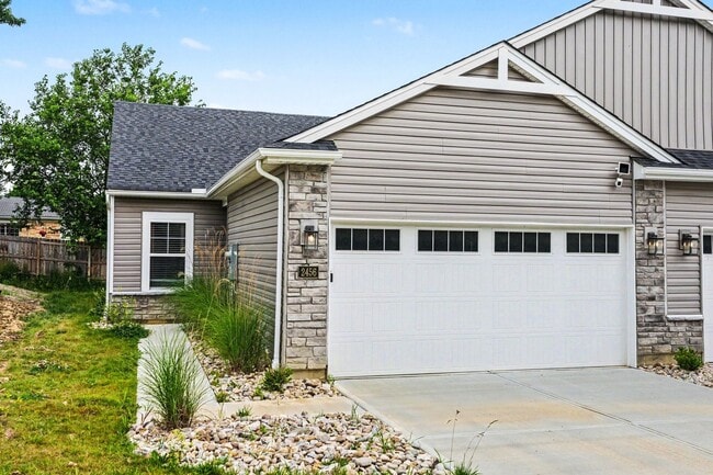 Building Photo - New Cozy 2BR Retreat w/ Garage & Full Kitchen