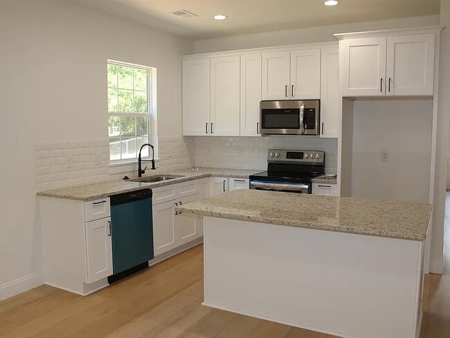 Photo - 445 Liberty St