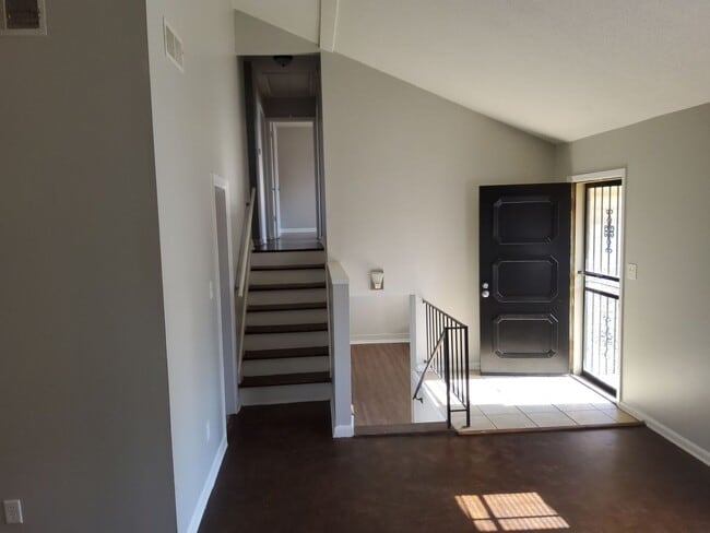 Photo - 4558 Almo Ave