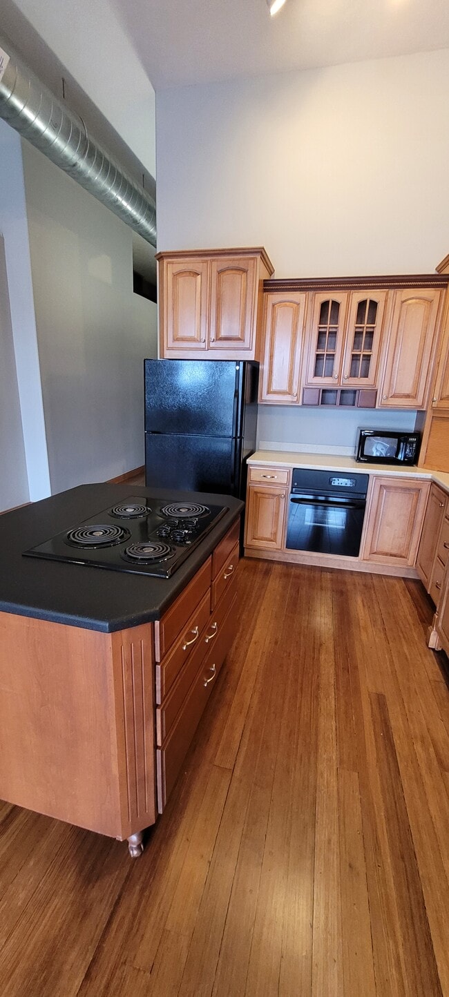 Corian countertops - 520 W 1st St Unit #100