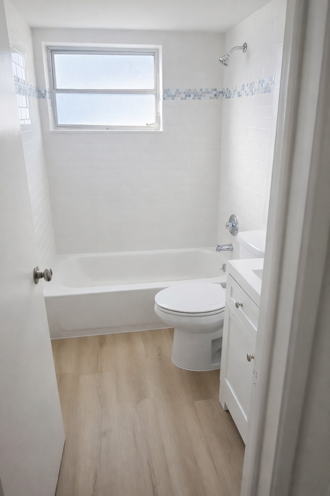 Photo - Sabal Palm Apartments