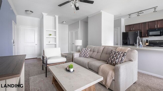 Photo - 14807 Woodland Hills Dr Unidad 5208