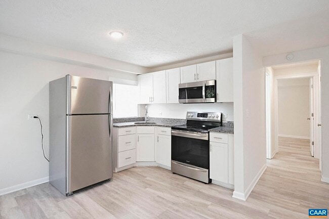 Building Photo - 616 ROCK CREEK Rd Unit B