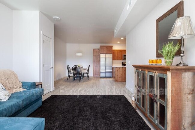 Photo - 207 Sawyer Ln