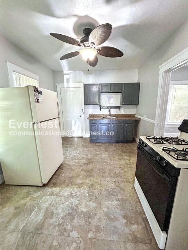 Photo - 8002 Bellevue Ave