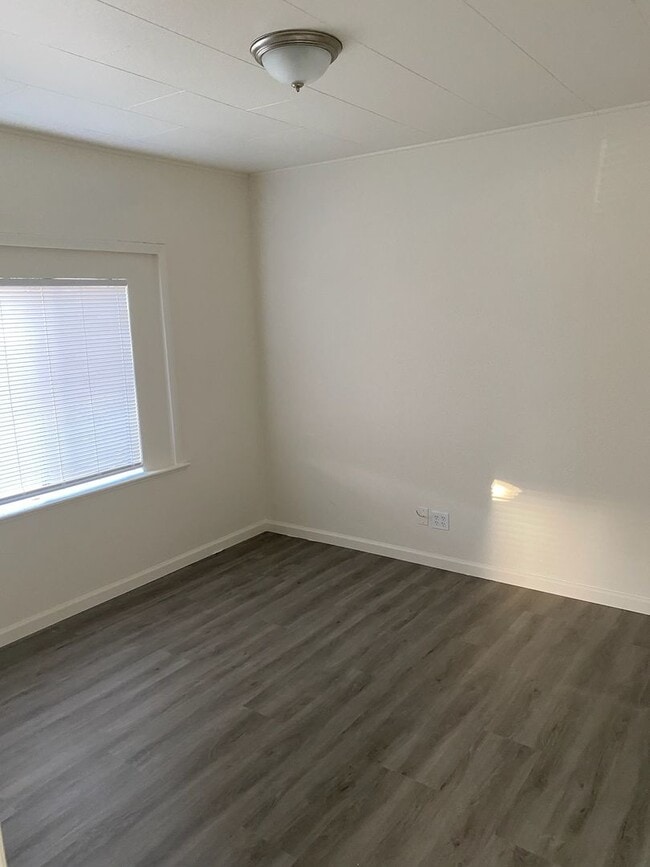 Photo - 207 E Sequoia Ave