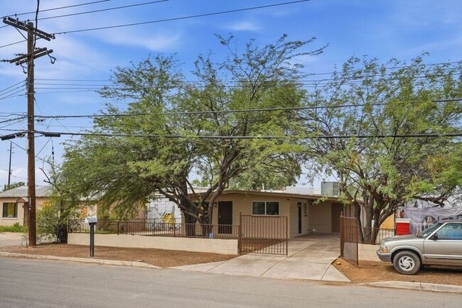 Bright 3-Bed Tucson Rental Home with Expansive Fenced Backyard Near U of A