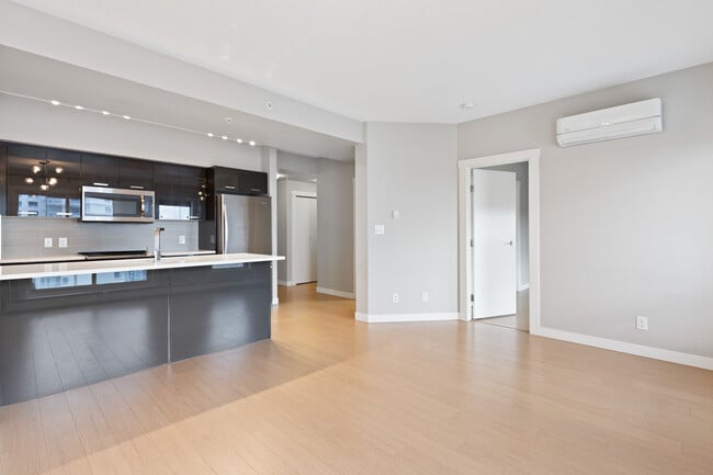 Photo - 10410-10102 102 Ave NW