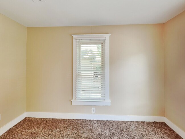 Photo - 2497 Lakewood Ave SW