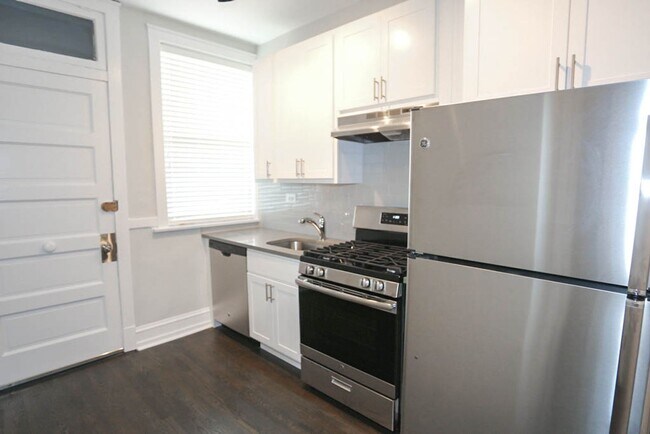 Photo - 1603 W Berteau Ave Unit 1