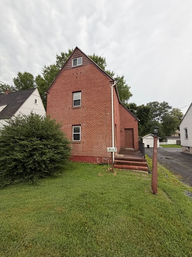 Building Photo - 81 E Park Pl Unit 1