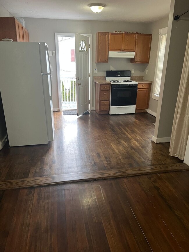 Photo - 14 Poplar Rd Unit 1R