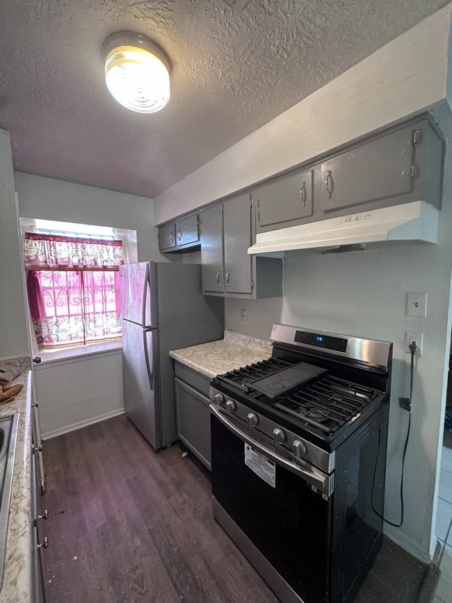 145 S Dexter Dr