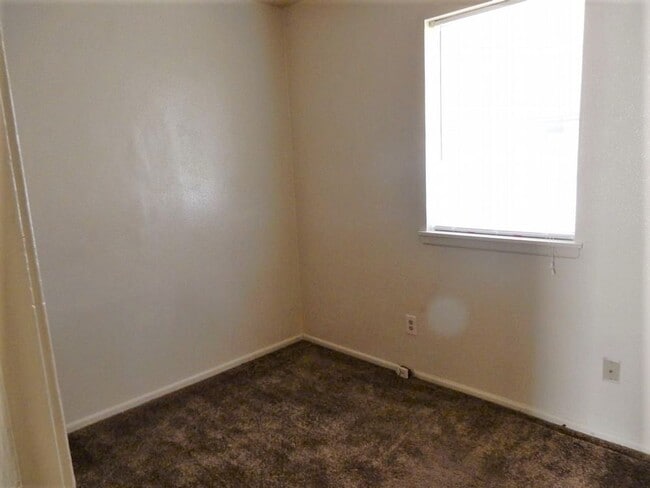 Photo - CHEROKEE PARK AREA-3 bedroom 1 Bedroom