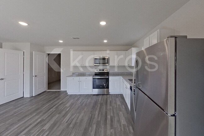 Photo - 111 Maple Dr