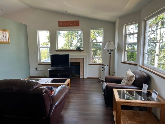 6904 54th Pl NE