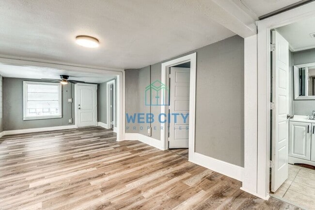 Photo - 3907 Roberts Ave