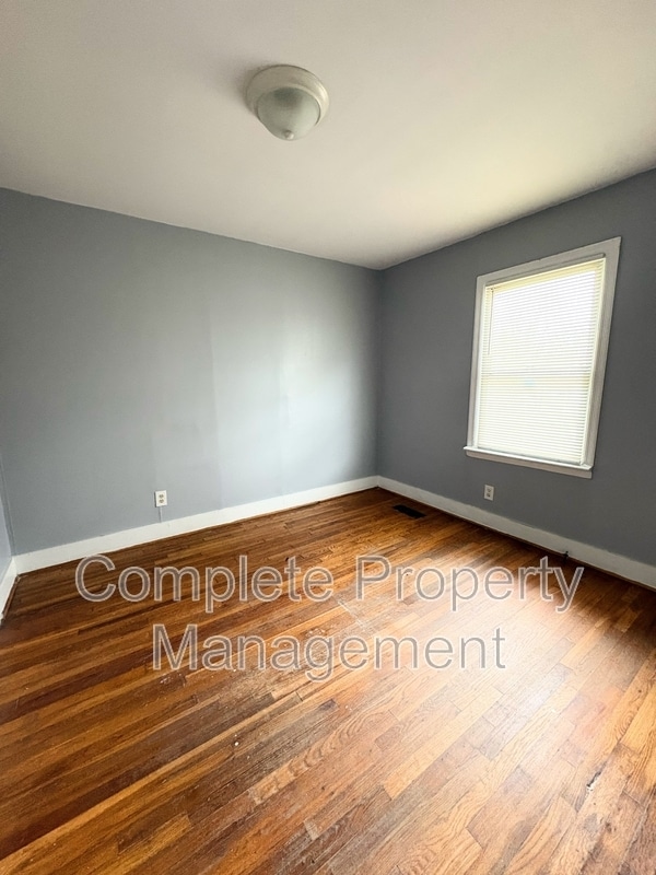 Photo - 5219 Court G