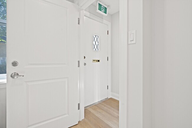 Photo - 28 Strathgowan Ave