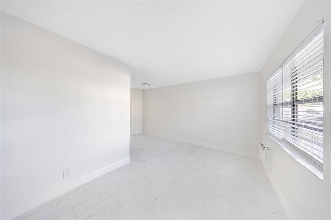 Photo - 110 NW 7th Ave Unit 5