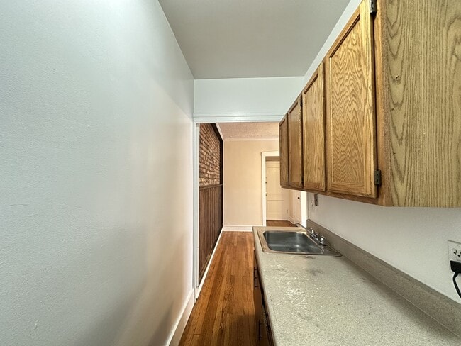 Photo - 850 W Cornelia Ave Unit A4