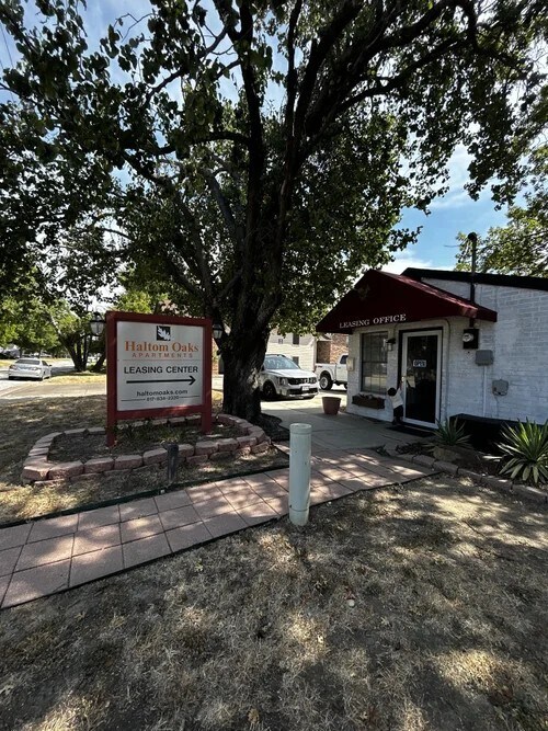 Photo - Haltom Oaks Apartments