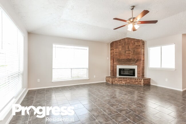 Photo - 3915 Vineyard Dr
