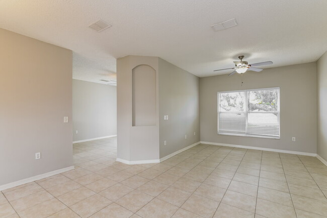 Photo - 714 Vichy Ln