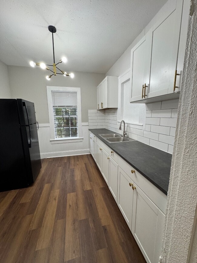 Photo - 1459 W 23rd St