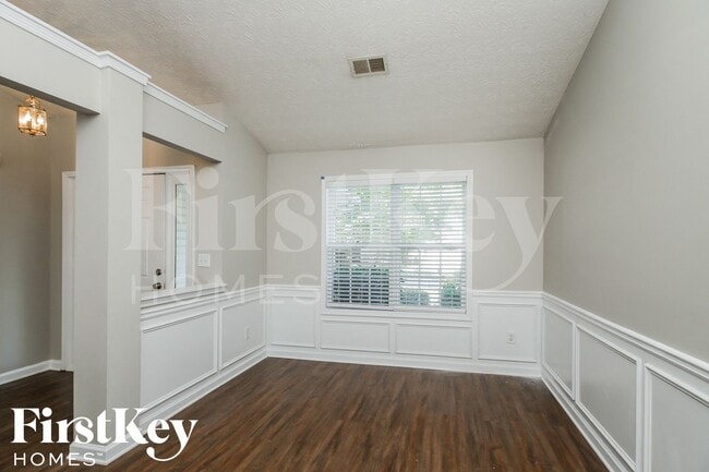 Photo - 90 Avonlea Dr