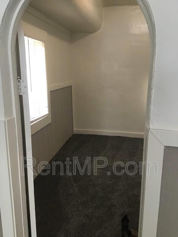 Photo - 1019 E Broadway St