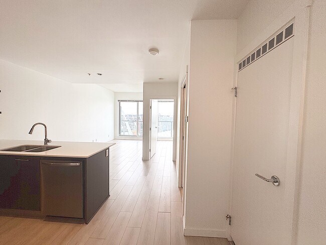 Photo - Centre West - 2216 Unit 2216