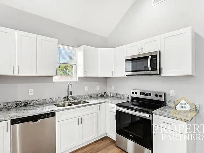 Photo - 1646 Ingram St