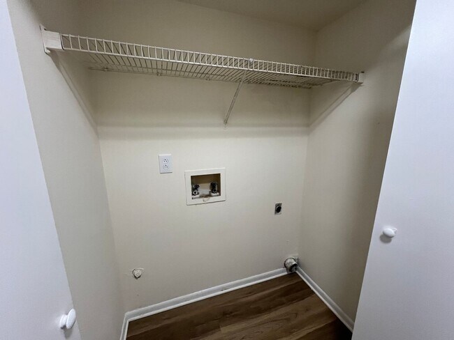 Photo - 3921 Grand Ave Unit B