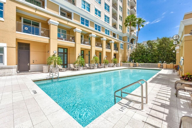 Building Photo - 750 N Tamiami Trl Unit Gorgeous Penthouse