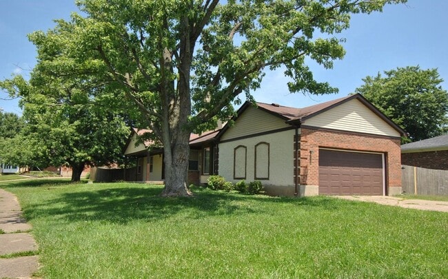 Photo - Available 07/27/26 - East Louisville 3 bed, 1.5 bath ranch on corner lot