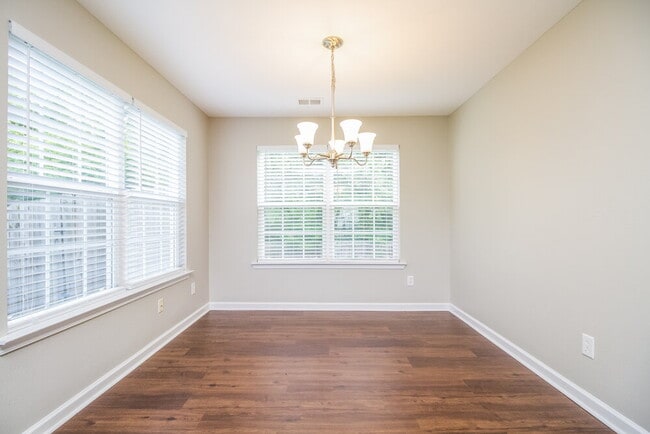 Photo - 159 Lyndhurst Dr