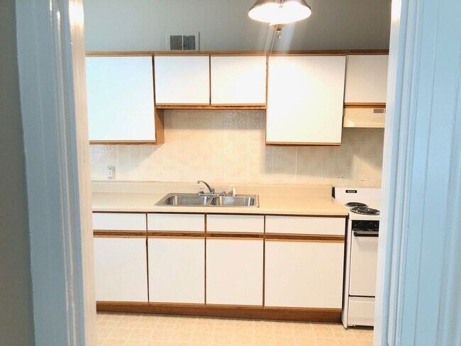 803 W Wood St Unit 1W