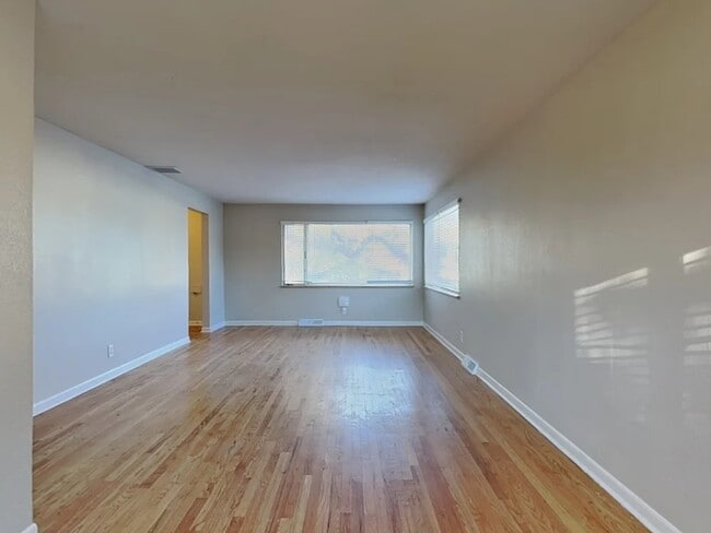 Photo - 2031 Ironton St