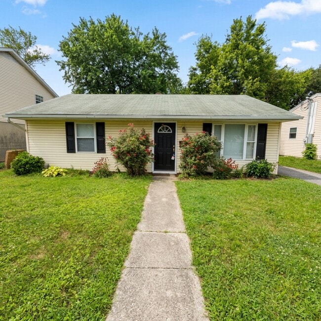 Photo - 421 Banksia Dr