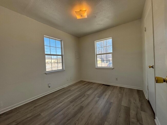 Photo - 921 N Fulbright Ave