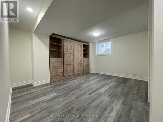 Photo - 14 Stable Gate