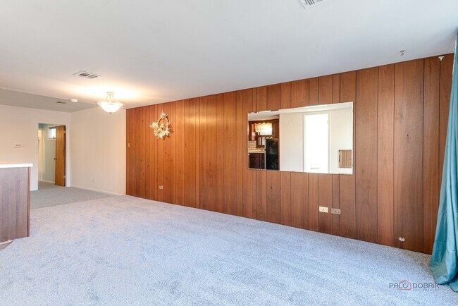 Photo - 443 N Main St